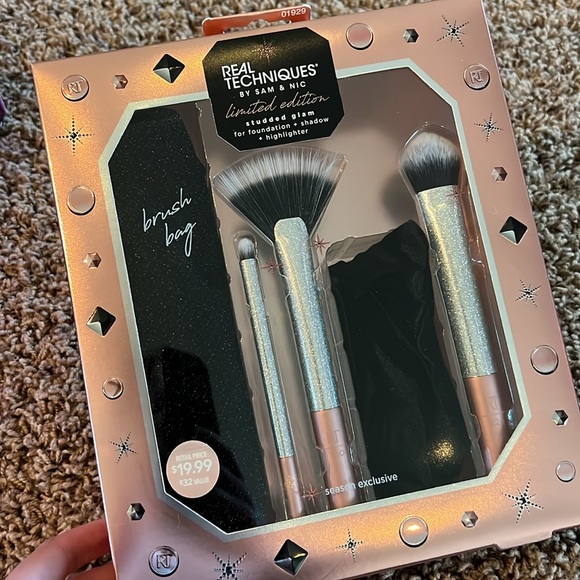 Real Techniques Brush Sets - set of three - new in box - Picture 6 of 7